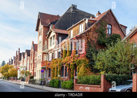 Lüneburg, Deutschland - November 06, 2018: Straße mit mittelalterlichen alten Backsteinbauten in Lüneburg Stockfoto