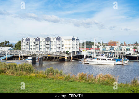 Tasmanien, Australien - 15. FEBRUAR 2019: Sportboote in der North Esk River bei Launceston Seaport in Tasmanien, Australien. Stockfoto