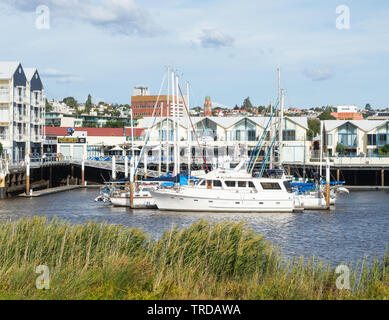 Tasmanien, Australien - 15. FEBRUAR 2019: Sportboote in der North Esk River bei Launceston Seaport in Tasmanien, Australien. Stockfoto