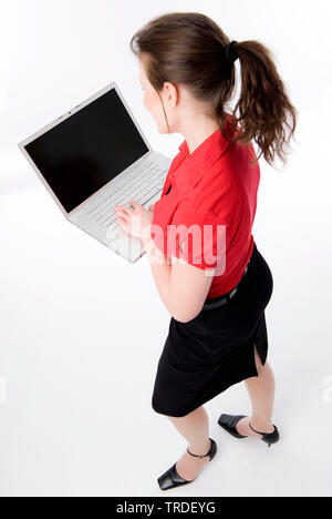Portrait einer jungen sympathischen Business Frau mit einem Notebook Stockfoto