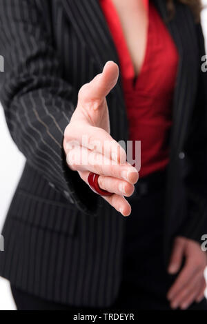 Nahaufnahme von einem jungen Unternehmen Frau in einem schwarzen Anzug mit outstreched Hand Stockfoto