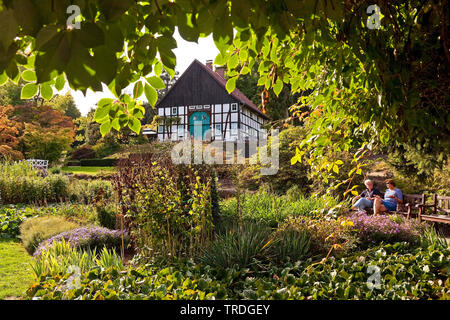 Timpered Haus im Botanischen Garten Bielefeld im Spätsommer, Deutschland, Nordrhein-Westfalen, Ostwestfalen, Bielefeld Stockfoto