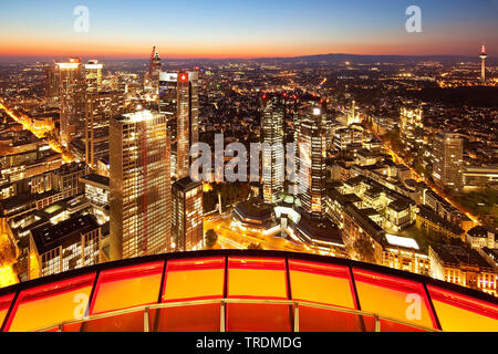 Blick vom Main Tower auf die Stadt im Abendlicht, Deutschland, Hessen, Frankfurt am Main Stockfoto