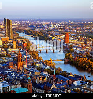 Blick vom Maintower auf die Europäische Zentralbank, die Haupt- und die Hauptinsel, Deutschland, Hessen, Frankfurt am Main Stockfoto