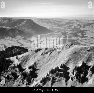 Berg Gruenten im Algaeu Alpen, Bau eines Senders Mast, Alpsee bei Immenstadt, Luftbild, zwischen 1958 und 1963 genommen, Deutschland, Bayern Stockfoto