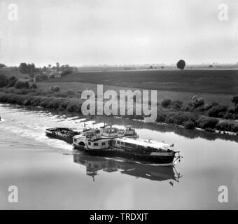 Paddlewheeler auf Donau, Luftbild aus dem Jahr 1960, Deutschland, Bayern Stockfoto