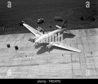 Crash von Curtiss C-46 auf dem Flughafen München-Riem, Luftaufnahme vom 08.05.1959, Deutschland, Bayern Stockfoto