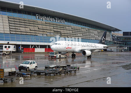 Zürich, Schweiz, 25. Mai 2019 - Ebene, die von der Swiss International Airline SWISS (LX) in einer Star Alliance livery am Flughafen Zürich (ZRH). Stockfoto