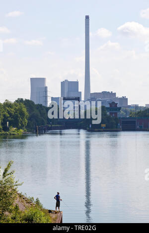 Rhein-herne-Kanal und Wanne-Eickel lock, baukau Kohlekraftwerk im Hintergrund, Deutschland, Nordrhein-Westfalen, Ruhrgebiet, Herne Stockfoto