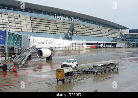 Zürich, Schweiz, 25. Mai 2019 - Ebene, die von der Swiss International Airline SWISS (LX) in einer Star Alliance livery am Flughafen Zürich (ZRH). Stockfoto