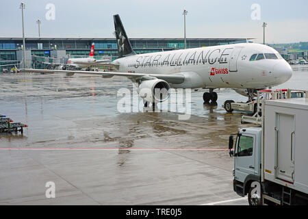 Zürich, Schweiz, 25. Mai 2019 - Ebene, die von der Swiss International Airline SWISS (LX) in einer Star Alliance livery am Flughafen Zürich (ZRH). Stockfoto