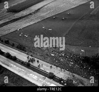 Air Crash einer Vickers Viscount der Britischen Eagle Internationals Airways an Langenbruck az Autobahn A9, historischen Luftbild, 9.8.1968, Deutschland, Bayern, Oberbayern, Oberbayern, Langenbruck Stockfoto