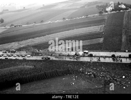 Air Crash einer Vickers Viscount der Britischen Eagle Internationals Airways an Langenbruck az Autobahn A9, historischen Luftbild, 9.8.1968, Deutschland, Bayern, Oberbayern, Oberbayern, Langenbruck Stockfoto