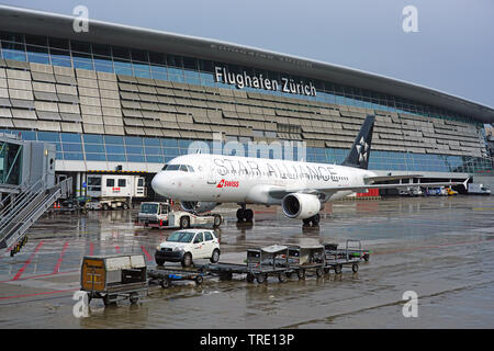 Zürich, Schweiz, 25. Mai 2019 - Ebene, die von der Swiss International Airline SWISS (LX) in einer Star Alliance livery am Flughafen Zürich (ZRH). Stockfoto