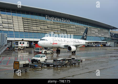 Zürich, Schweiz, 25. Mai 2019 - Ebene, die von der Swiss International Airline SWISS (LX) in einer Star Alliance livery am Flughafen Zürich (ZRH). Stockfoto