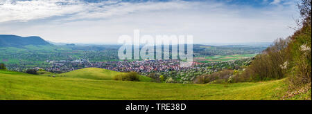 Panoramablick auf Owen von der Burg Teck, Deutschland, Baden-Württemberg Stockfoto