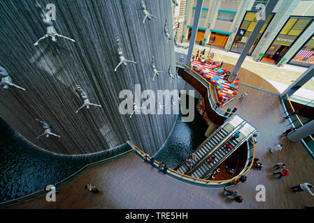 Wasser fallen der Pearl Fishers im Einkaufszentrum Dubai Mall, Vereinigte Arabische Emirate, Dubai Stockfoto