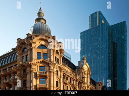 Architektonischen Kontrast im Stadtteil Westend, Deutschland, Hessen, Frankfurt am Main Stockfoto