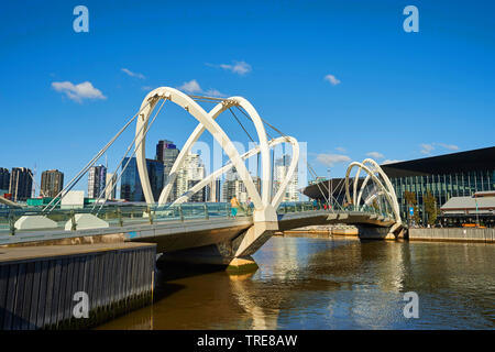 Seeleute, die Brücke im Stadtzentrum von Melbourne am Yarra River am Frühling, Australien, Victoria, Melbourne Stockfoto