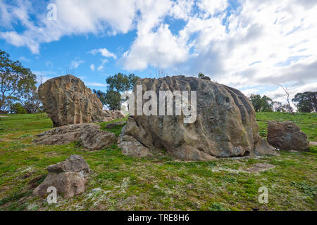 Woodlands Historic Park in der Nähe von Melbourne mit großen Felsen im Frühjahr, Australien, Victoria Stockfoto