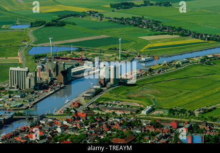 Luftaufnahme der Stadt mit Husumer Au, Deutschland, Schleswig-Holstein, Friesland, Husum Stockfoto