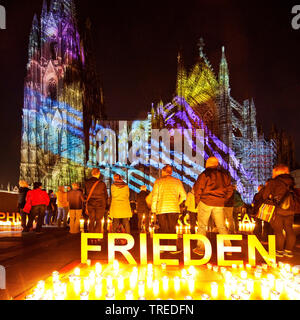 Bewegte Bilder Beleuchtung auf den Kölner Dom, Deutschland, Nordrhein-Westfalen, Köln Stockfoto