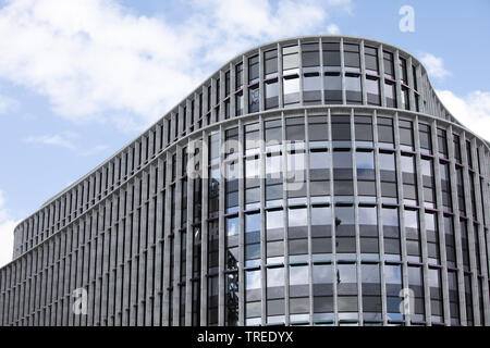Moderne Architektur in Chamberlain Square, Birmingham. Auf dem ehemaligen Standort der alten Bibliothek neue Büros und Geschäfte im Glas abgedeckt sind Stockfoto