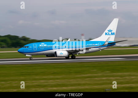 Boeing 737-7 K2, PH-BGF, KLM Royal Dutch Airlines, Richtung nehmen Sie am Flughafen Manchester Stockfoto