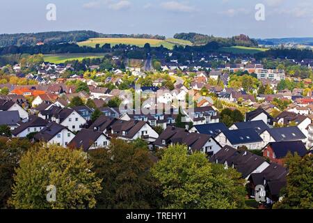 Luftaufnahme von einer Siedlung, Deutschland, Nordrhein-Westfalen, Sauerland, Meinerzhagen Stockfoto