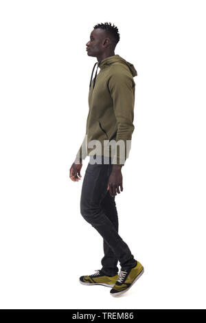 Afrikanischer Mann zu Fuß auf weißen bacground Stockfoto