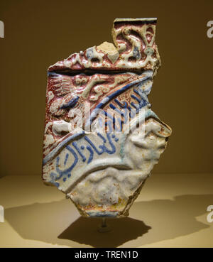 Fliese Fragment. Glasierte Earthware. Qalhat (ash-sharqiyah Governorate Nord) Kashan (Iran) 1270-1310 CE. National Museum Sultanat Oman Stockfoto