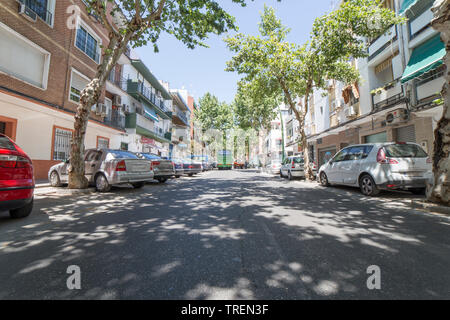 Cordoba, Spanien - 30. Mai 2019: Santa Rosa Nachbarschaft. Cordoba, Spanien. Almogavares Avenue Stockfoto