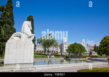 Portugal, Estredmadura, Lissabon, Belem, Mosterio Dos Jeronimos Equestrian Skulptur außerhalb des Klosters. Stockfoto