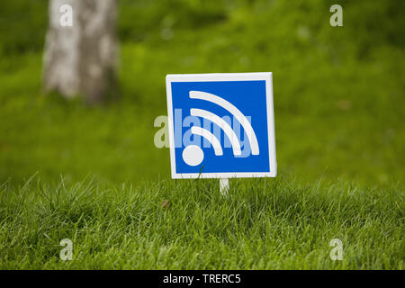 Drahtloses Netzwerk der Datenübertragung von Wi-fi im Freien Stockfoto
