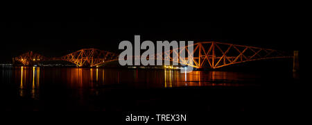 Die Forth Bridge bei Nacht Stockfoto