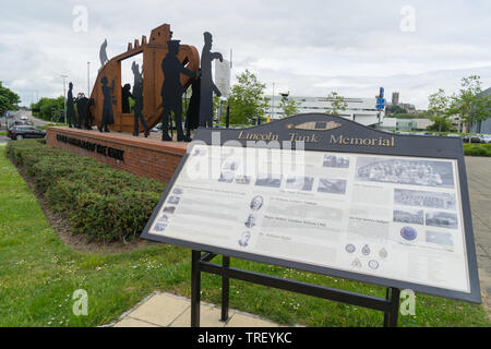 Den Tank Memorial Lincoln City Uk, zum Gedenken an die Ingenieurbüros, die erfunden und entwickelt den ersten Tanks im Ersten Weltkrieg Stockfoto