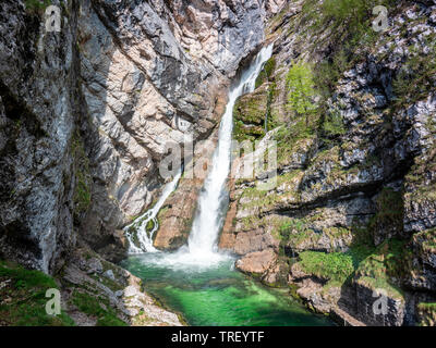 Wasserfall Savica, Slowenien. Hohen Ströme von Wasser Kaskadierung der Felsen im Triglav National Park in der Nähe von See Bohinj in Slowenien. 2. Die meisten v Stockfoto