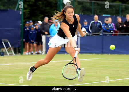 Surbiton, Großbritannien. 04 Juni, 2019. Jodie Anna Burrage von Großbritannien in Aktion gegen Vera Lapko von Belarus in die Damen Singles. Surbiton Trophy Tennis 2019, Tag zwei an die Surbiton Racket & Fitness Club in Surrey am Dienstag, den 4. Juni 2019. Dieses Bild dürfen nur für redaktionelle Zwecke verwendet werden. Redaktionelle Verwendung nur, pic von Steffan Bowen/Andrew Orchard sport Fotografie/Alamy Live news Credit: Andrew Orchard sport Fotografie/Alamy leben Nachrichten Stockfoto