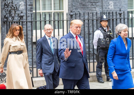 London, 4. Juni 2019 Präsident Trump visits Theresa May MP PC, Premierminister in Dowing Straße Donald Trump und Theresa May 10 Downing Street, um auf der conferencce Credit Ian Davidson Alamy Leben Nachrichten hinterlassen Stockfoto