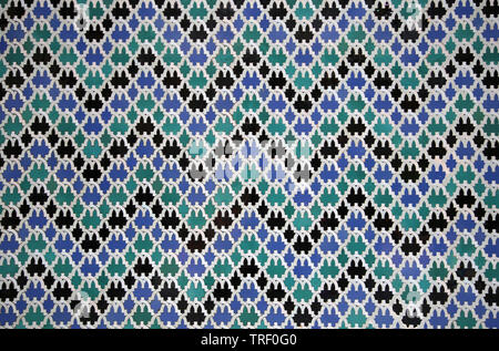 Spanien. Sevilla. Royal Alcazar. Geometrische Muster auf Keramikfliesen. Stockfoto
