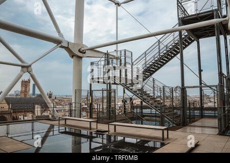 Emergency stairs and skyline seen from the Center Georges Pompidou at Paris. One of the most impressive world’s cultural center in France. Stockfoto