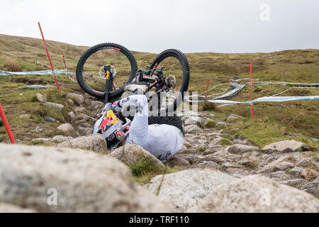 Finn crash Sequenz Iles während der Praxis laufen - UCI Mountainbike Weltcup in Fort William, Schottland - Serie von 13 Bilder Bild 12/13 Stockfoto