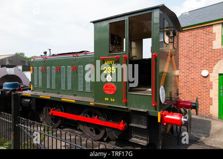 Armee' Barclay0-4-0 Rangierlok' Nr. 235, im Jahr 1945 durch Andrew Barclay von Schottland gebaut. Havenstreet/Haven street Station auf der Isle of Wight Steam Railway. UK. (99) Stockfoto