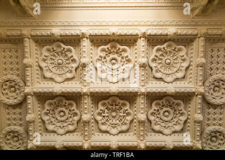 Die sehr aufwendige und verzierten Decke des Durbar Zimmer im Osborne House auf der Isle of Wight. UK. Der Durbar Zimmer wurde von Queen Victoria, die nach dem Tod von Ehemann Prinz Albert. (99) Stockfoto