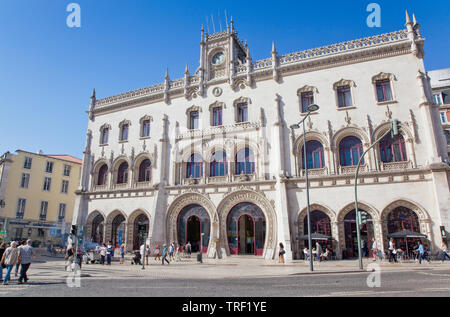 Portugal, Estredmadura, Lissabon, Baixa, reich verzierten Eingang zum Rossio-Bahnhof. Stockfoto