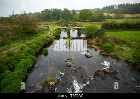 Postbridge ist ein Weiler im Herzen von Dartmoor in der englischen Grafschaft Devon. Es ist an der B 3212, etwa auf halbem Weg zwischen Princetown und Mor Stockfoto