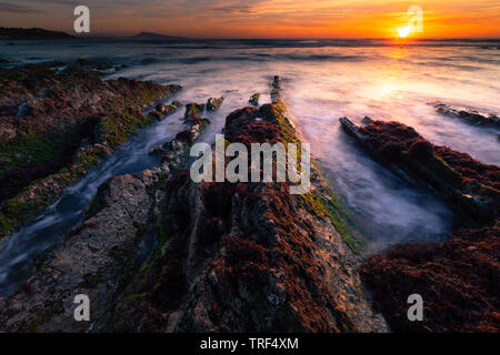 Sonnenuntergang am Strand von Biarritz in Biarritz, Baskenland. Stockfoto