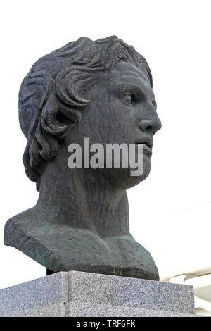 Alexandria, Ägypten - 28. Februar 2010: Großer Kopf Büste Skulptur von Alexander dem Großen Macedon Vor der Bibliothek in Alexandria, Ägypten. Stockfoto