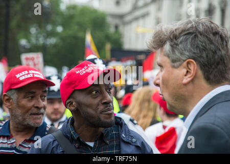 London England 4. Juni 2019 Pro-President Donald Trump Unterstützer im Parlament Platz. Stockfoto