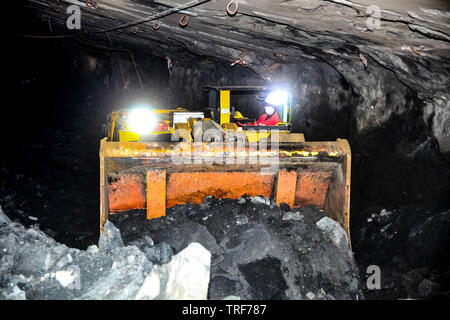 Johannesburg, Südafrika - 23. Mai 2011: U-Platin Palladium Bergbau- und Baumaschinen Stockfoto